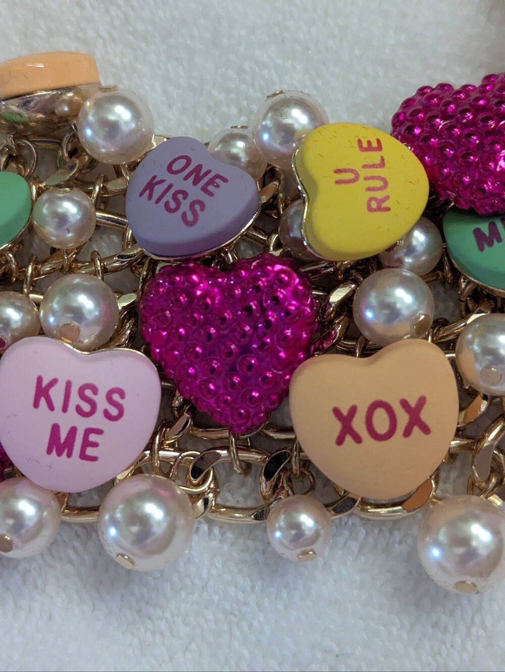 BNWT Betsey Johnson Candy Hearts Multicolor Conversation Necklace w/ Gold Chain - Picture 4 of 4